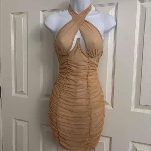 Dollskill Tic Toc tan halter neck ruched dress Size L #summerdress #halterneck - Picture 7 of 10